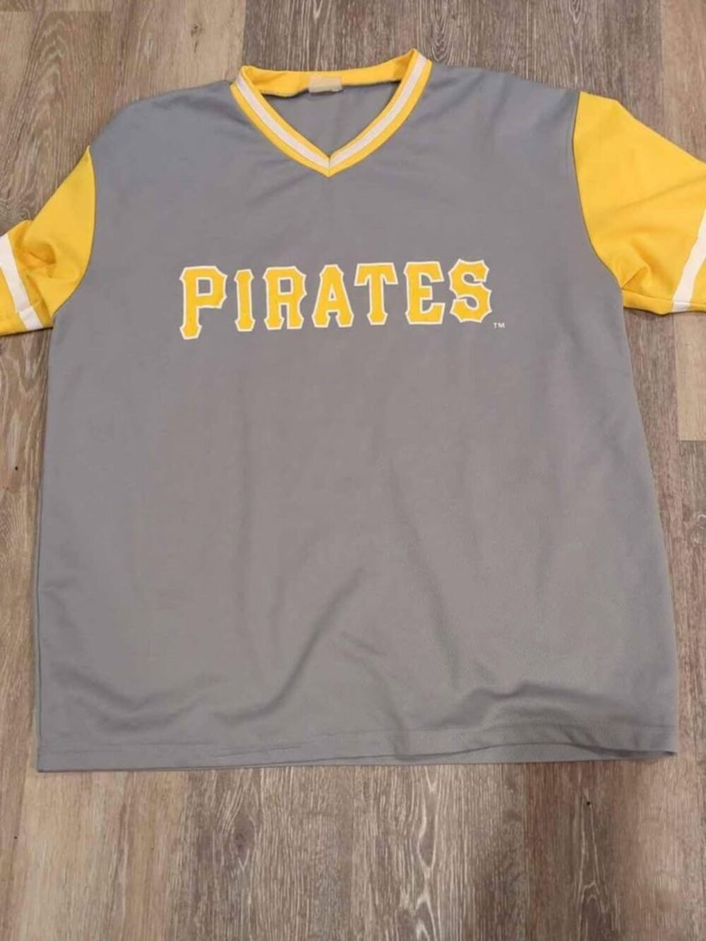 Women's size small pirates jersey